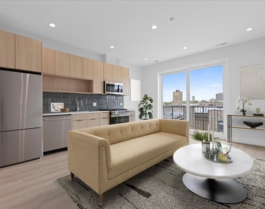 904 W Dakin Street - Photo Thumbnail 1