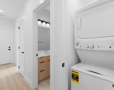 904 W Dakin Street - Photo Thumbnail 8