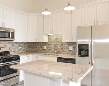 1516 S Wabash Avenue - Photo Thumbnail 4