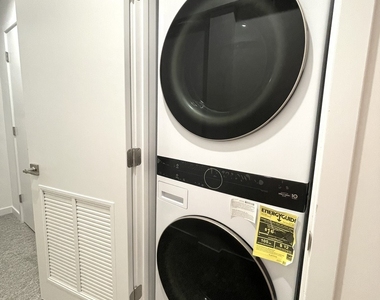 822 N Winchester Avenue - Photo Thumbnail 7