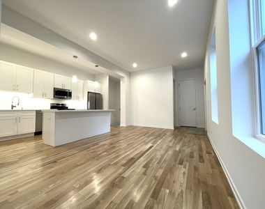 822 N Winchester Avenue - Photo Thumbnail 1