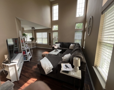 10520 Thornton Way - Photo Thumbnail 3