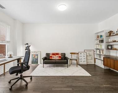 1863 Admiral Court - Photo Thumbnail 2