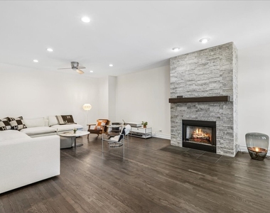 1863 Admiral Court - Photo Thumbnail 10
