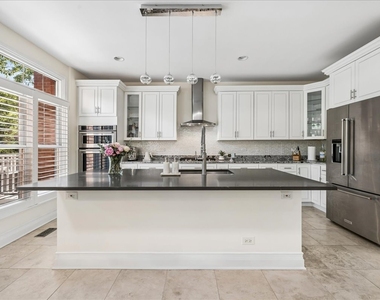 1863 Admiral Court - Photo Thumbnail 5