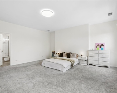 1863 Admiral Court - Photo Thumbnail 15
