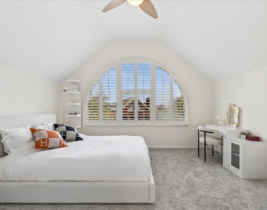 1863 Admiral Court - Photo Thumbnail 24