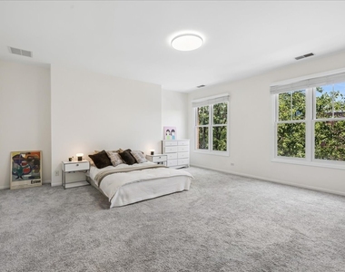 1863 Admiral Court - Photo Thumbnail 14
