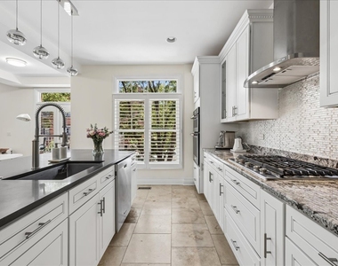 1863 Admiral Court - Photo Thumbnail 7