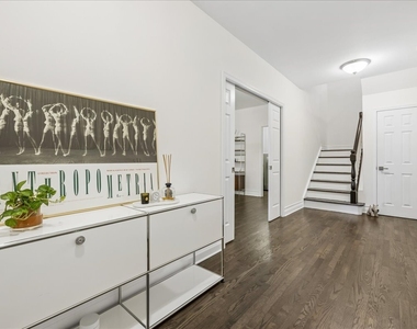 1863 Admiral Court - Photo Thumbnail 1