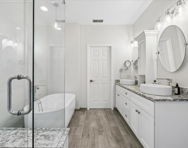 1863 Admiral Court - Photo Thumbnail 16