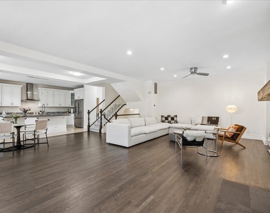1863 Admiral Court - Photo Thumbnail 3