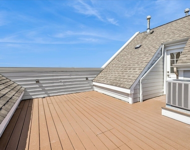1863 Admiral Court - Photo Thumbnail 31
