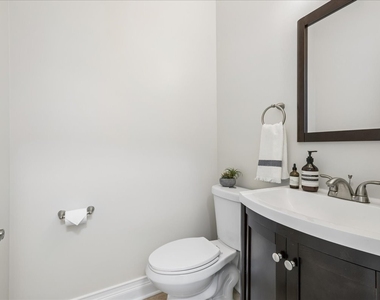1863 Admiral Court - Photo Thumbnail 12