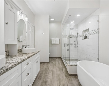 1863 Admiral Court - Photo Thumbnail 18