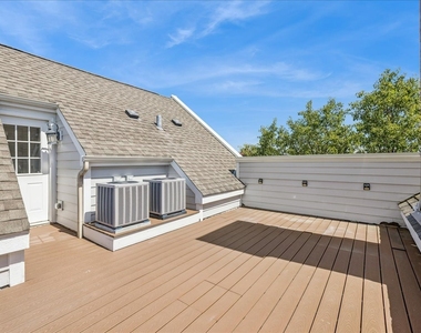 1863 Admiral Court - Photo Thumbnail 32