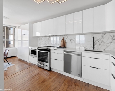 655 W Irving Park Road - Photo Thumbnail 5