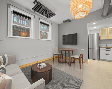 604 W Addison Street - Photo Thumbnail 2