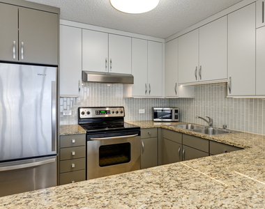 30 E Huron Street - Photo Thumbnail 8