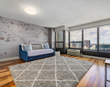 30 E Huron Street - Photo Thumbnail 5