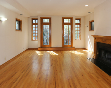824 W Buckingham Place - Photo Thumbnail 5