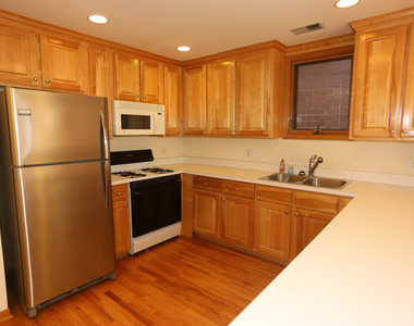 824 W Buckingham Place - Photo Thumbnail 2