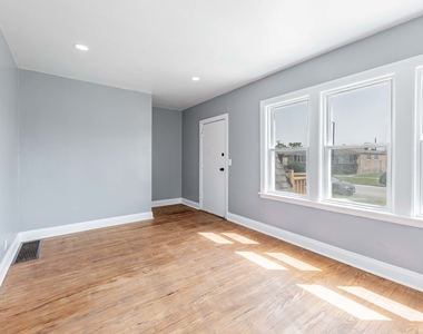 7614 W 63rd Place - Photo Thumbnail 3