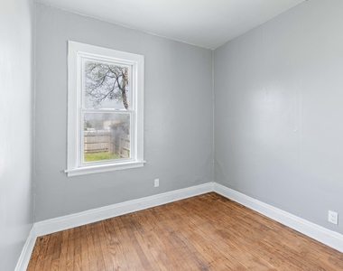 7614 W 63rd Place - Photo Thumbnail 9