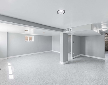7614 W 63rd Place - Photo Thumbnail 11
