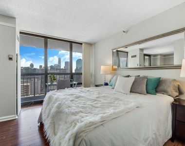 10 E Ontario Street - Photo Thumbnail 10