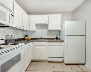 10 E Ontario Street - Photo Thumbnail 8