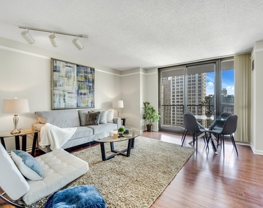 10 E Ontario Street - Photo Thumbnail 2