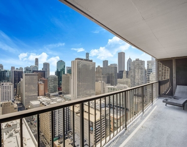 10 E Ontario Street - Photo Thumbnail 6