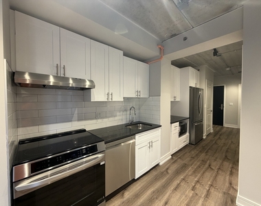 952 W Carmen Avenue - Photo Thumbnail 3