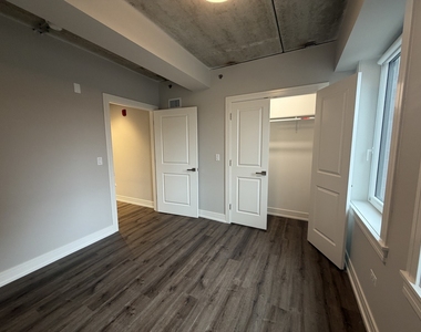 952 W Carmen Avenue - Photo Thumbnail 9