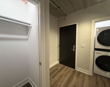 952 W Carmen Avenue - Photo Thumbnail 10