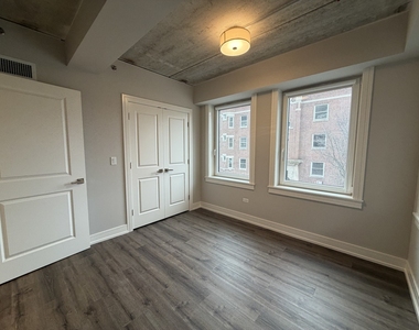 952 W Carmen Avenue - Photo Thumbnail 7