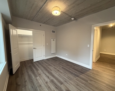952 W Carmen Avenue - Photo Thumbnail 16