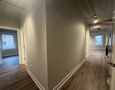 952 W Carmen Avenue - Photo Thumbnail 1
