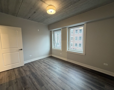952 W Carmen Avenue - Photo Thumbnail 17
