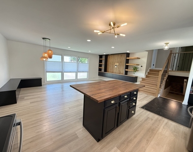 2305 N Williamsburg Street - Photo Thumbnail 1