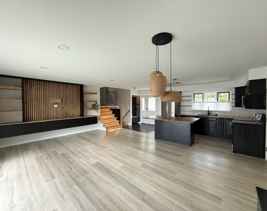 2305 N Williamsburg Street - Photo Thumbnail 3