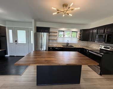 2305 N Williamsburg Street - Photo Thumbnail 6
