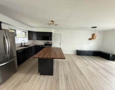 2305 N Williamsburg Street - Photo Thumbnail 7