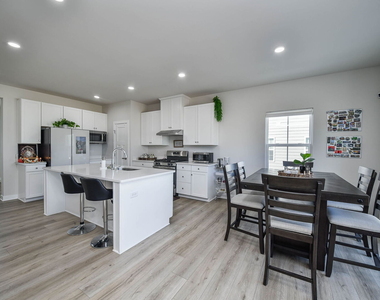 328 Carole Street - Photo Thumbnail 3