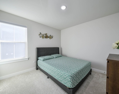 328 Carole Street - Photo Thumbnail 12