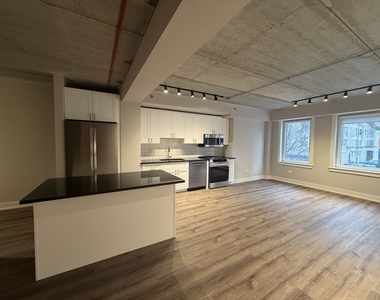 952 W Carmen Avenue - Photo Thumbnail 2