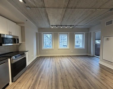 952 W Carmen Avenue - Photo Thumbnail 6