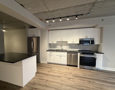952 W Carmen Avenue - Photo Thumbnail 1