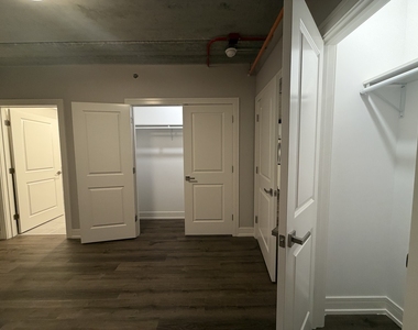952 W Carmen Avenue - Photo Thumbnail 12